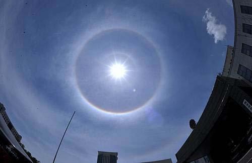 地球上空出现几个太阳的景象,原因找到了